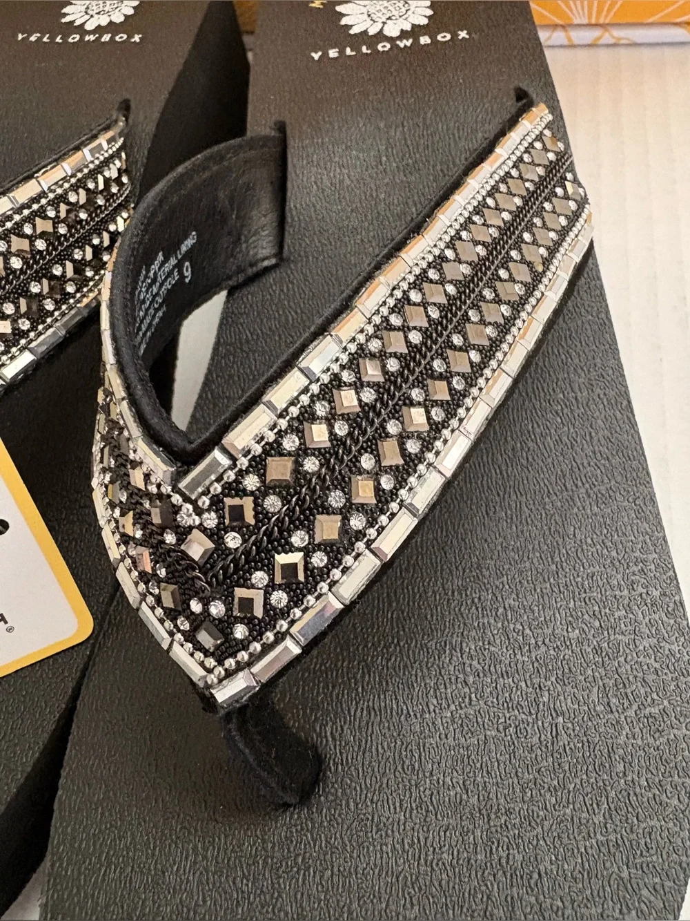 Yellow Box Mellow Mat Women’s Black Embellished Wedge Flip Flops Sz 9 - Picture 6 of 12